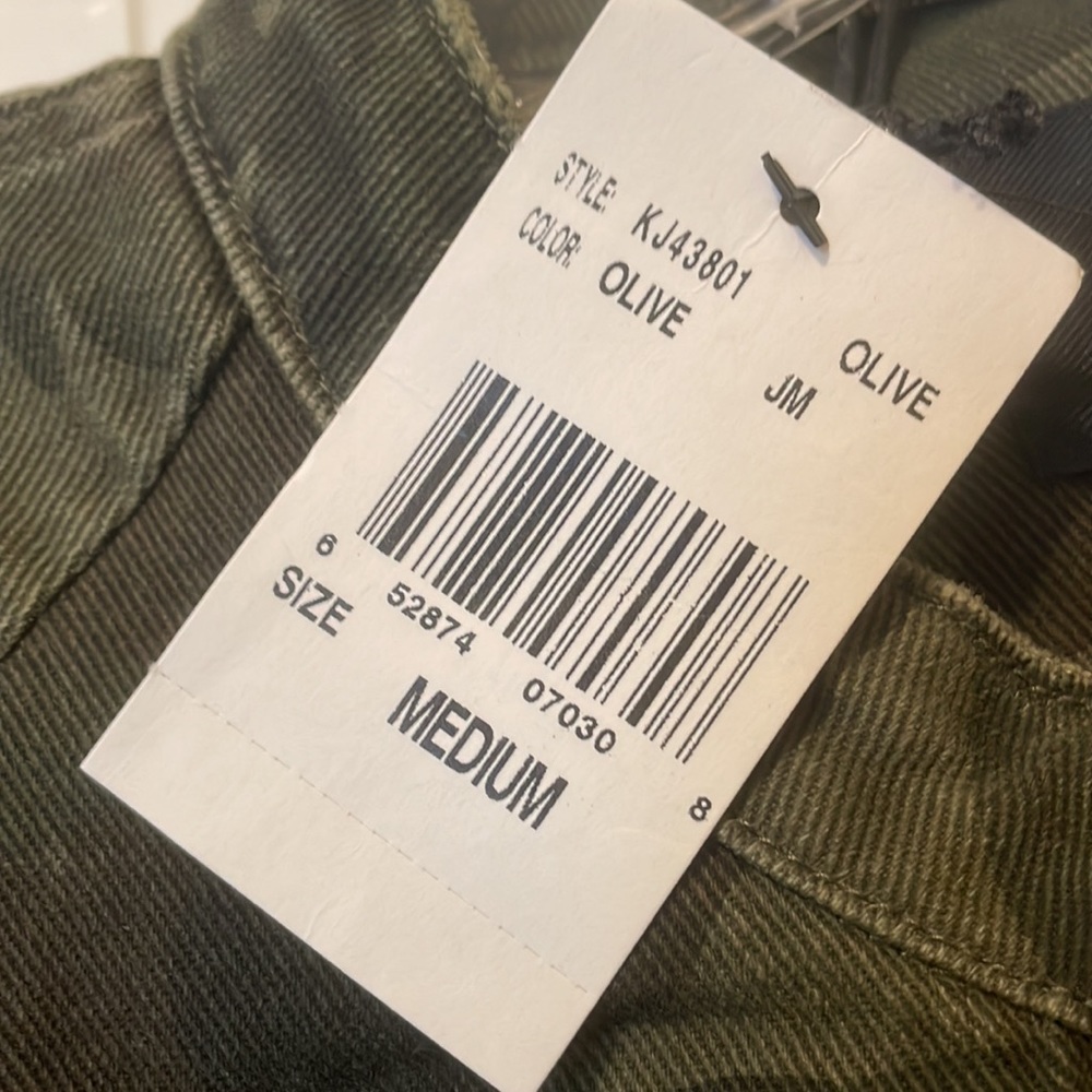 NWT Kut from the Kloth camo bomber jacket. Size medium. Tags on. Brand new. - Picture 2 of 4